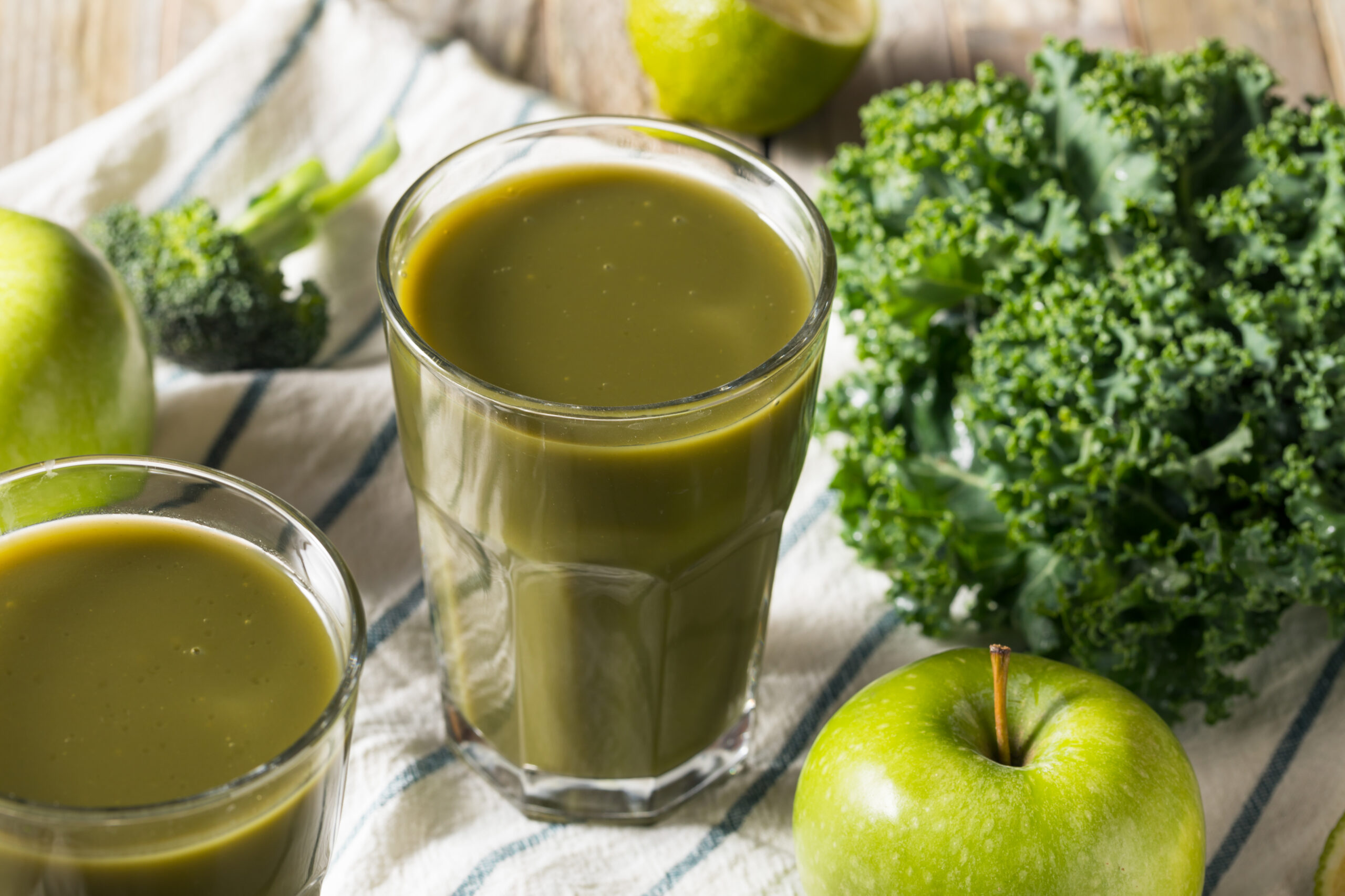 Skuteczny koktajl oczyszczający ze szpinakiem Green Detox