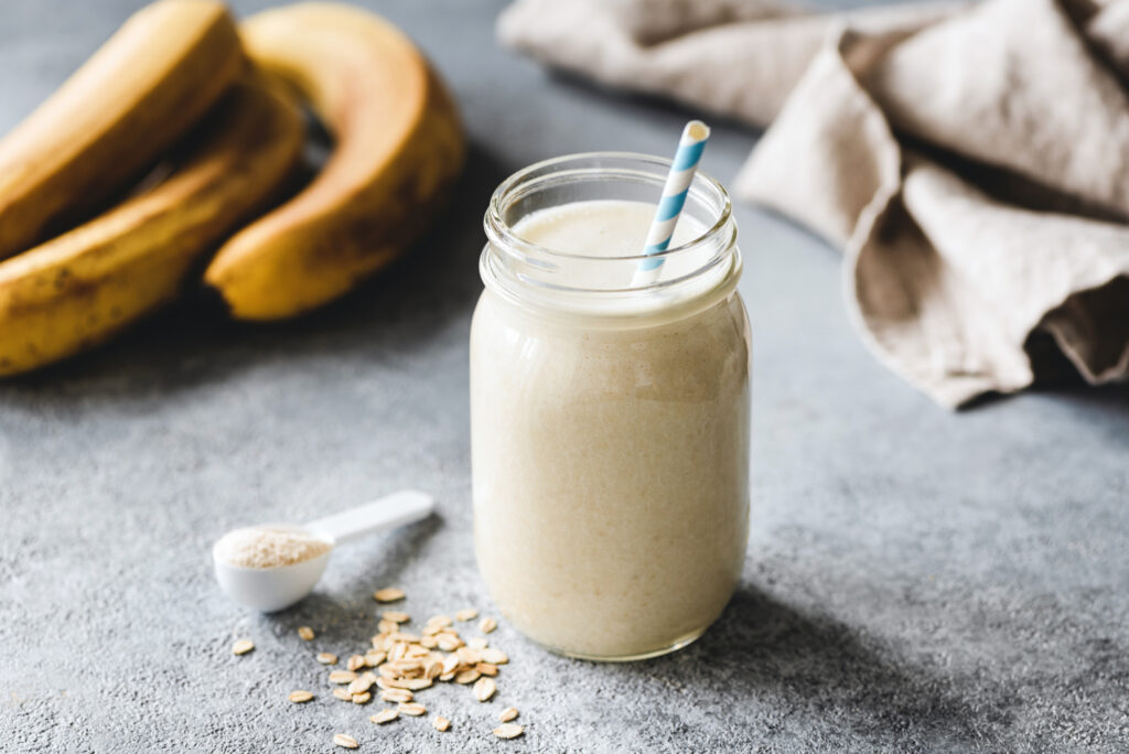 Proteinowy shake Snickers z solonym karmelem
