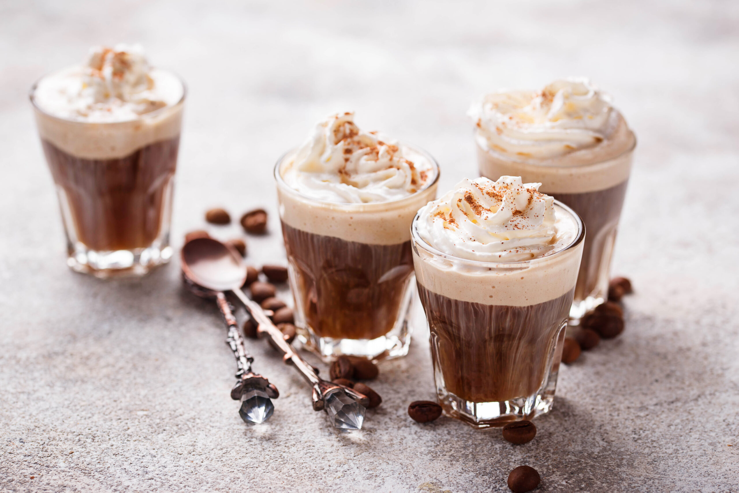 Proteinowe frappé z solonym karmelem