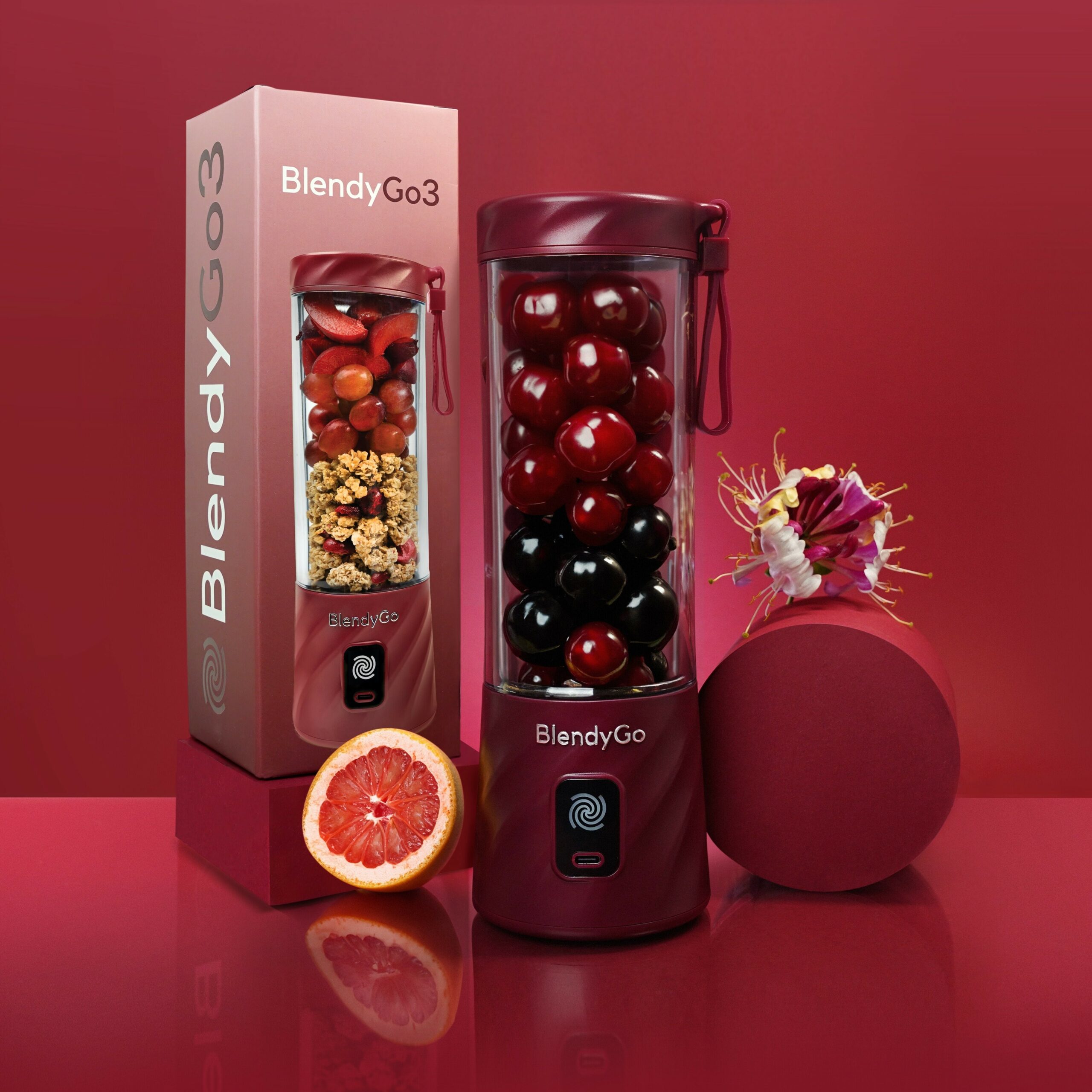 Blender przewodowy BlendyGo 3 w eleganckim kolorze burgundowym to idealne połączenie nowoczesnego designu i wydajności, które zaspokoi potrzeby każdego entuzjasty zdrowego odżywiania. Dzięki swojej kompaktowej budowie, blender świetnie sprawdzi się w każdej kuchni, niezależnie od jej rozmiaru. Kolor burgundowy dodaje mu wyjątkowego charakteru, sprawiając, że staje się nie tylko funkcjonalnym, ale i stylowym dodatkiem do wnętrza.